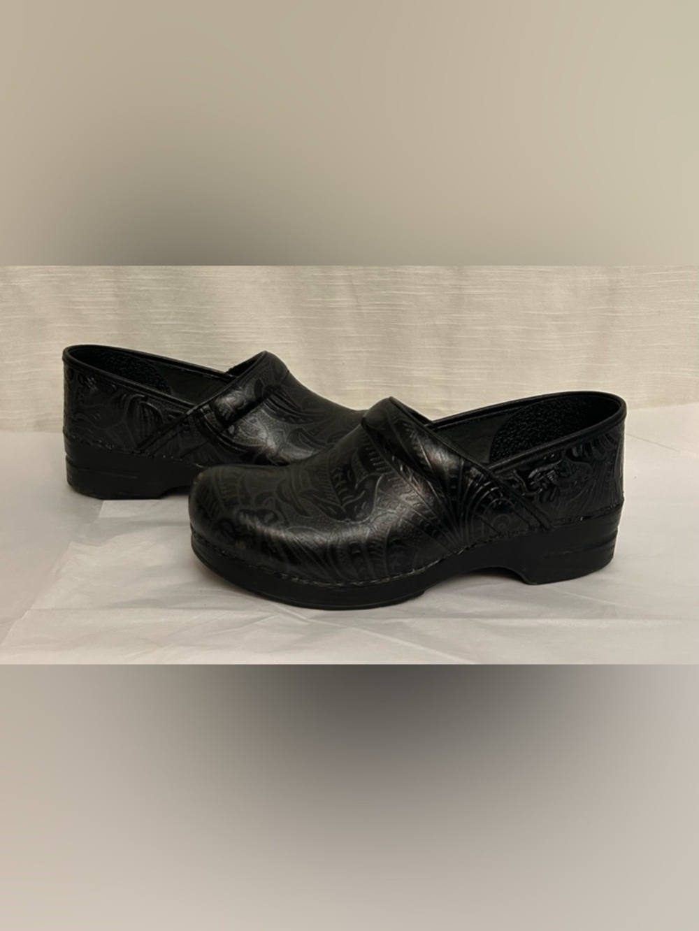 Dansko Tooled Leather Black Slip-On Clogs - Comfortable Work‎ Shoe nursing
